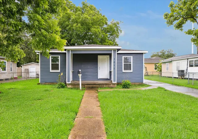 2nd image of 1011 12th 1/2 St N, Texas City, TX 77590 | MLS# 84231554