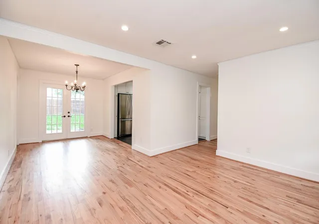 Photo 4 of Sale Pending at 2210 Gardenia Dr, Houston, TX 77018 | MLS# 74953565 | Listing updated on 2026-09-18