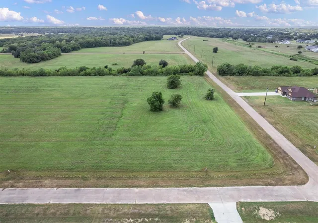 2nd image of 41614 Cherokee Trl, Angleton, TX 77515 | MLS# 74853153