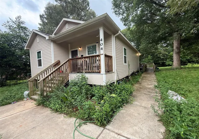 Photo 3 of Single family home for sale at 404 Gordon Dr, Livingston, TX 77351 | MLS# 34553758 | Listing updated on 2026-09-14