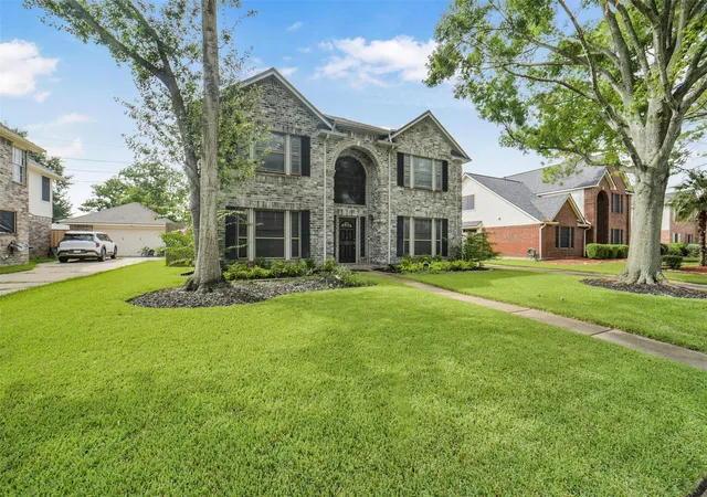 2nd image of 126 Shadow Wood Dr, Sugar Land, TX 77498 | MLS# 27420508