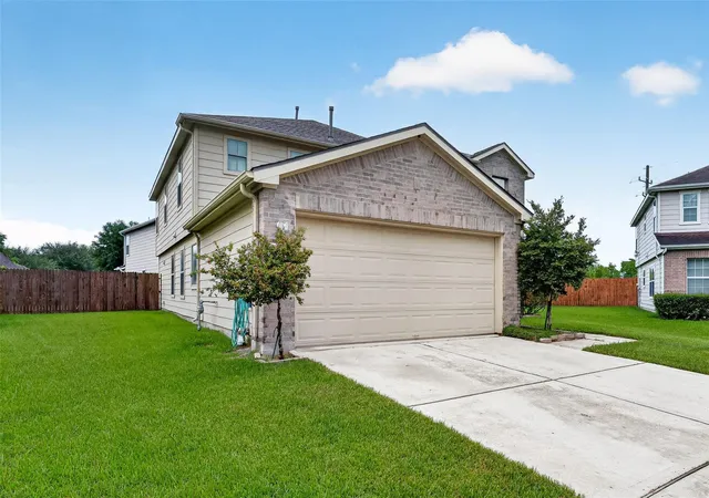 Photo 2 of Single family home for sale at 7130 Liberty Oak Ct, Houston, TX 77049 | MLS# 95295994 | Listing updated on 2026-09-20