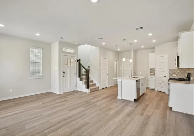 4th image of 2203 Boardwalk Ln, Kemah, TX 77565 | MLS# 64755726