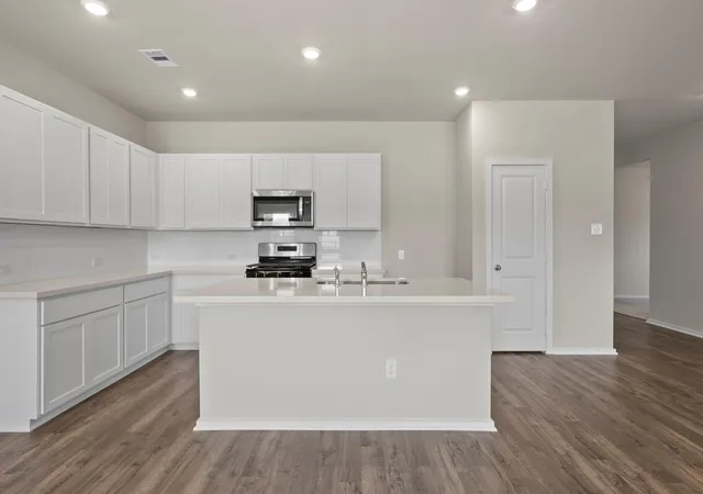 4th image of 6718 Pebble Bluff Ct, Cove, TX 77523 | MLS# 24141265