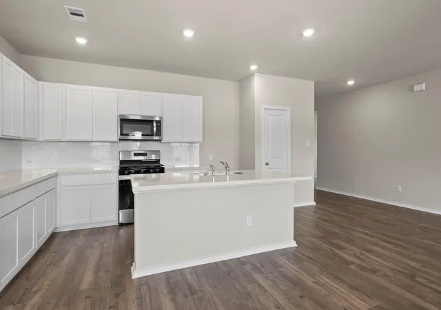 5th image of 6718 Pebble Bluff Ct, Cove, TX 77523 | MLS# 24141265