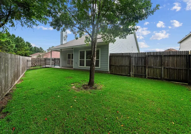 Photo 2 of Sale Pending at 1069 Shadow Glenn Dr, Conroe, TX 77301 | MLS# 34353436 | Listing updated on 2026-08-26