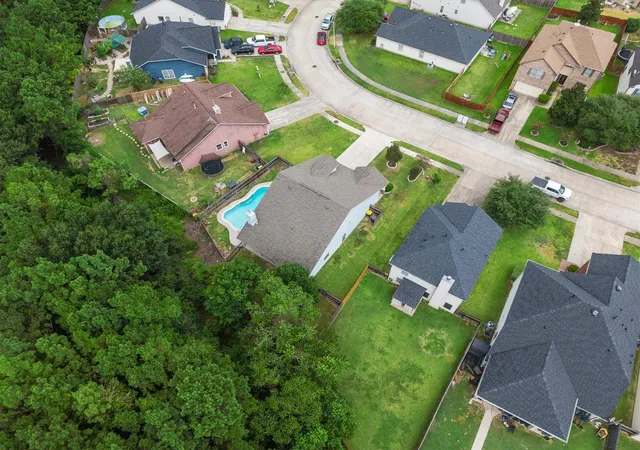 Photo 3 of Sale Pending at 1069 Shadow Glenn Dr, Conroe, TX 77301 | MLS# 34353436 | Listing updated on 2026-08-26