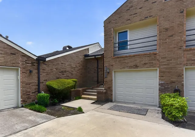 image of 15920 Seahorse Dr, Houston, TX 77062 | MLS# 18262479