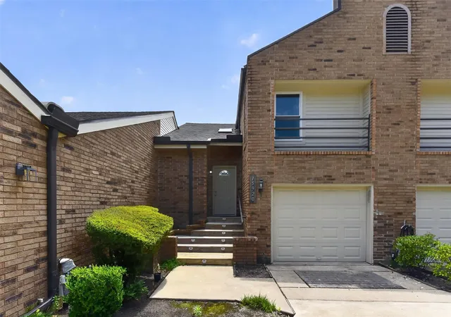 image of 15920 Seahorse Dr, Houston, TX 77062 | MLS# 18262479
