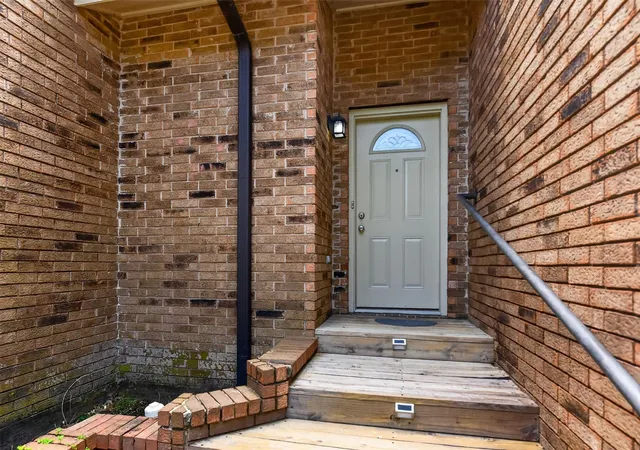 image of 15920 Seahorse Dr, Houston, TX 77062 | MLS# 18262479