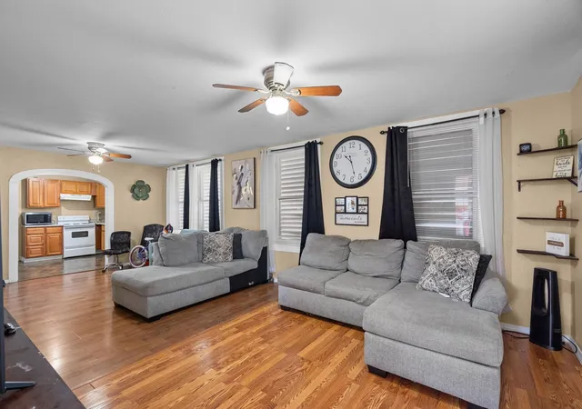 2nd image of 4810 Avenue K, Galveston, TX 77551 | MLS# 96917394
