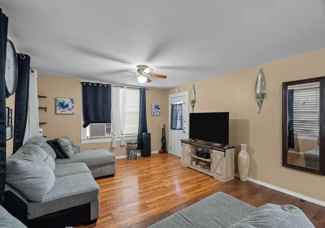 Listing Photo 5 - Condo for sale in building located at 4810th Ave K, Galveston, TX 77551