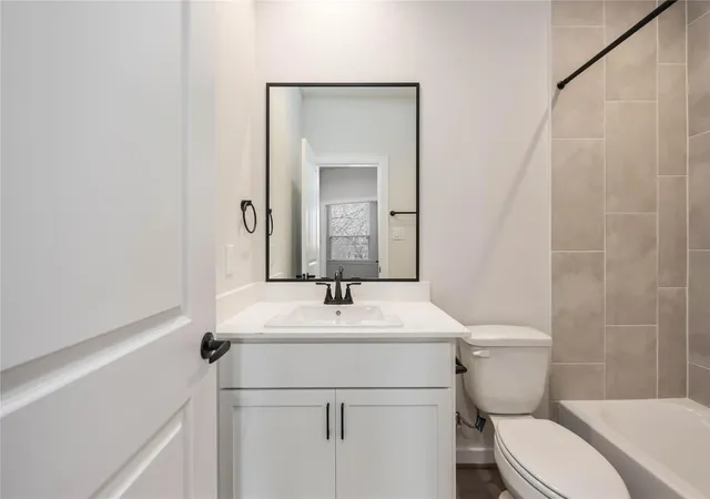 Photo 3 of Single family home for sale at 13 Fulton Row Ln, Houston, TX 77076 | MLS# 32421579 | Listing updated on 2026-09-14