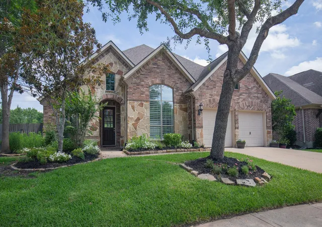 Photo 1 of Single family home for sale at 8207 Otter Crk Way, Missouri City, TX 77459 | MLS# 32094041 | Listing updated on 2026-08-14
