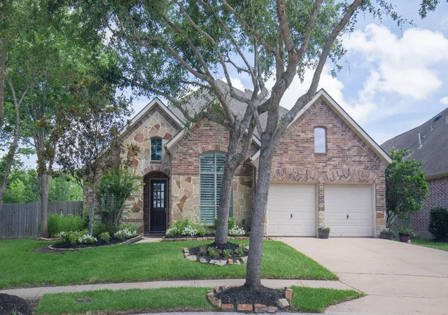 Photo 2 of Single family home for sale at 8207 Otter Crk Way, Missouri City, TX 77459 | MLS# 32094041 | Listing updated on 2026-08-14
