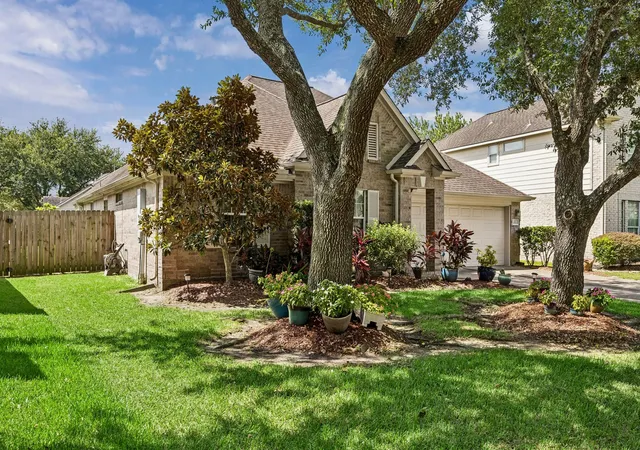 Photo 3 of Sale Pending at 2112 Bristol Breeze Ln, League City, TX 77573 | MLS# 44980287 | Listing updated on 2026-10-02