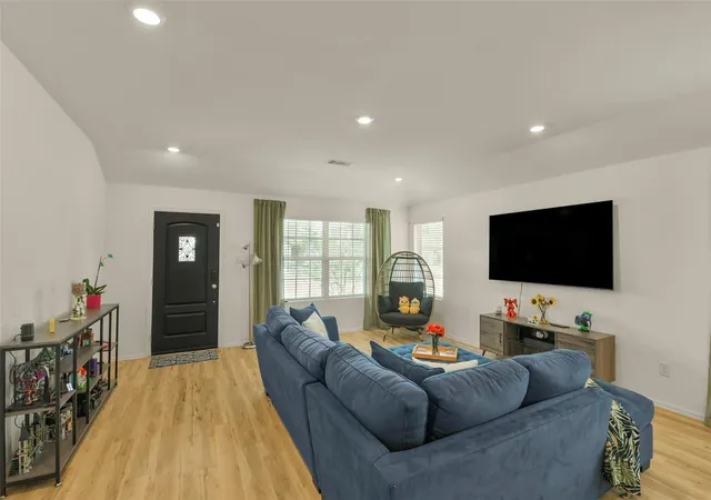 Photo 3 of Single family home for sale at 23516 Marble Pass Tr, New Caney, TX 77357 | MLS# 48717585 | Listing updated on 2026-09-12