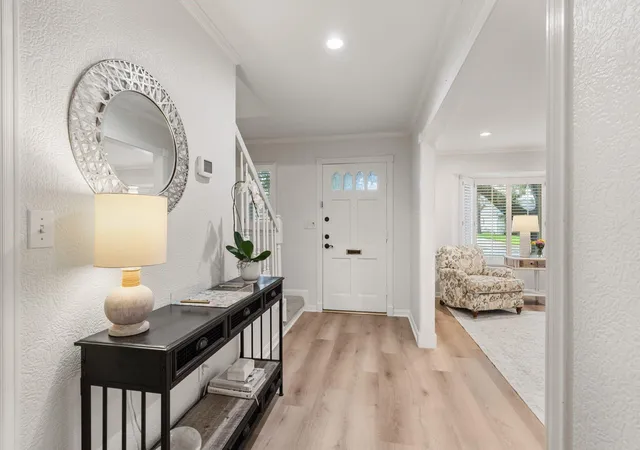 2nd image of 10738 Cedar Creek Dr, Houston, TX 77042 | MLS# 32337453