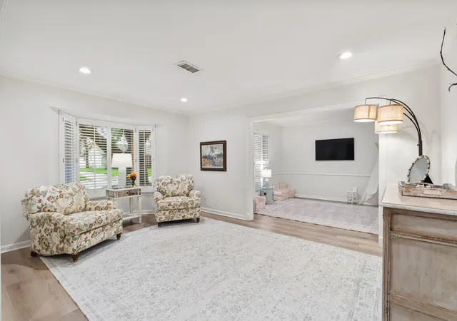 4th image of 10738 Cedar Creek Dr, Houston, TX 77042 | MLS# 32337453