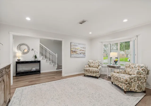 5th image of 10738 Cedar Creek Dr, Houston, TX 77042 | MLS# 32337453