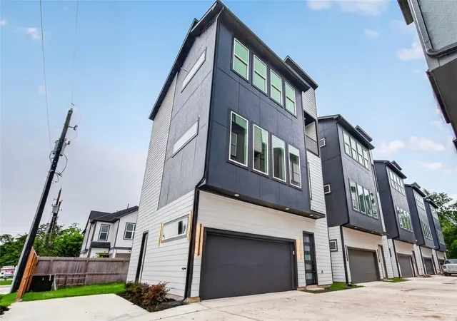 3rd image of 1938 Laverne St, Houston, TX 77080 | MLS# 27840693