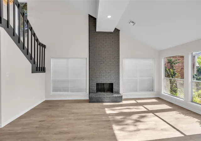 Photo 4 of Townhouse for sale at 1907 Trixie Ln, Houston, TX 77042 | MLS# 37929547 | Listing updated on 2026-09-12