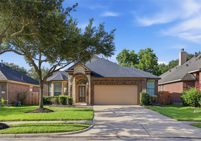Photo 2 of Single family home for sale at 2412 Via Montesano, League City, TX 77573 | MLS# 62940584 | Listing updated on 2026-10-09