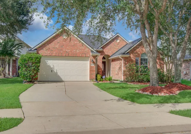 3rd image of 12808 Brook Arbor Ct, Pearland, TX 77584 | MLS# 39692224