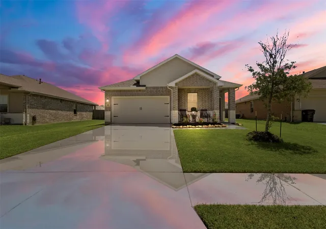 Photo 1 of Single family home for sale at 611 Walnut Branch Dr, Baytown, TX 77523 | MLS# 12376200 | Listing updated on 2026-09-12