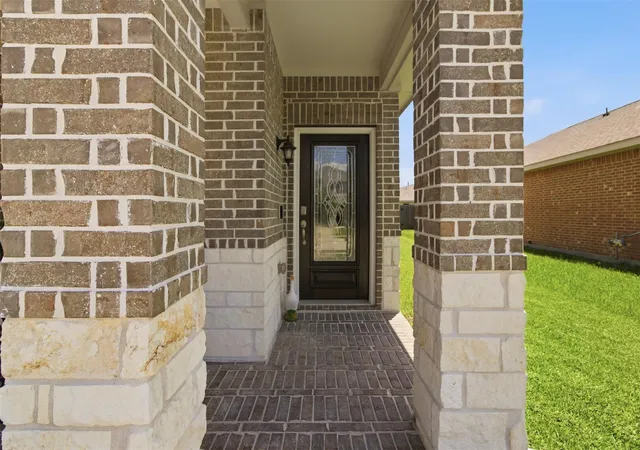 Photo 3 of Single family home for sale at 611 Walnut Branch Dr, Baytown, TX 77523 | MLS# 12376200 | Listing updated on 2026-09-12