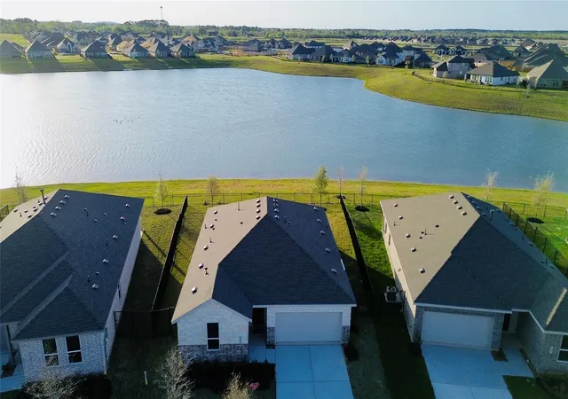 2nd image of 2517 Lago Costa Dr, La Marque, TX 77568 | MLS# 94380471