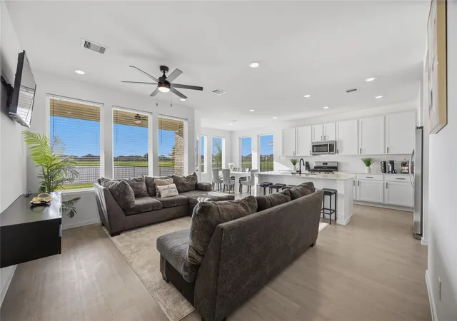 3rd image of 2517 Lago Costa Dr, La Marque, TX 77568 | MLS# 94380471