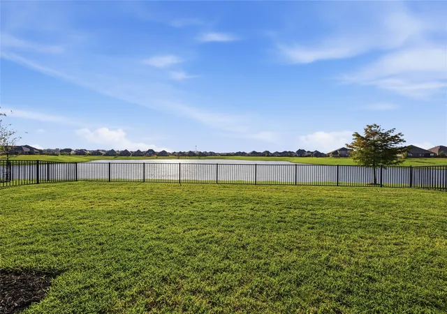 5th image of 2517 Lago Costa Dr, La Marque, TX 77568 | MLS# 94380471