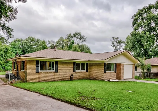 3rd image of 3955 Hale St, Vidor, TX 77662 | MLS# 74274886