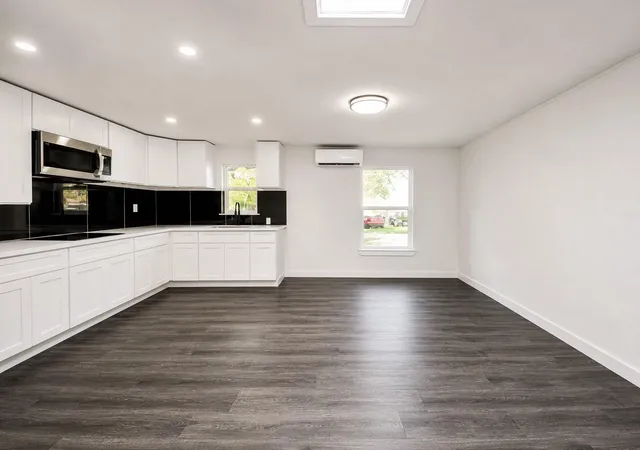 2nd image of 7636 Broadview Dr, Houston, TX 77061 | MLS# 62234590