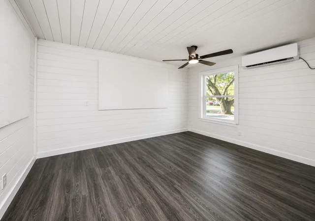 5th image of 7636 Broadview Dr, Houston, TX 77061 | MLS# 62234590