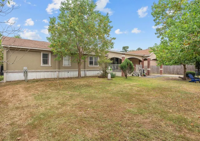 Photo 3 of Single family home for sale at 16320 Summit Oaks Dr, Conroe, TX 77303 | MLS# 8577780 | Listing updated on 2026-08-13