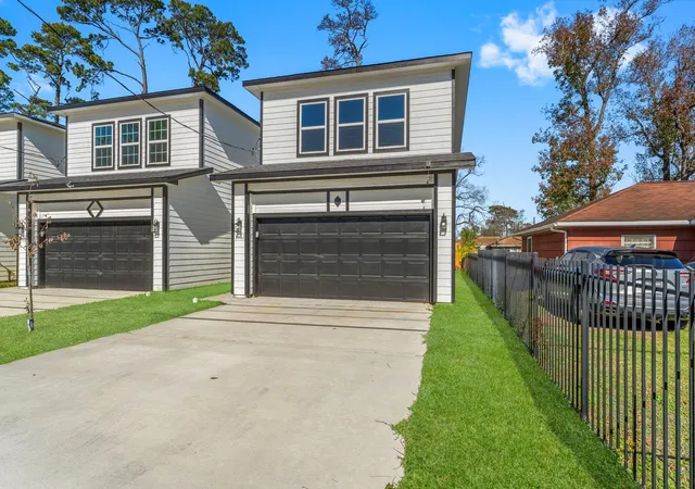 Photo 1 of Sale Pending at 8161 Crestview Dr, Houston, TX 77028 | MLS# 3820607 | Listing updated on 2026-09-11