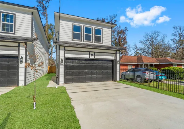 Photo 2 of Sale Pending at 8161 Crestview Dr, Houston, TX 77028 | MLS# 3820607 | Listing updated on 2026-09-11