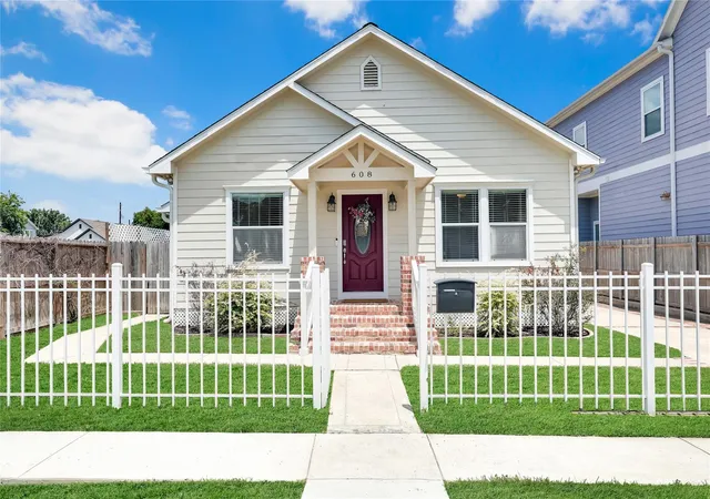 1st image of 608 Jewett St, Houston, TX 77009 | MLS# 5661062