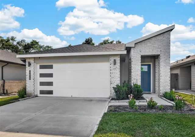 1st image of 12920 Wempe Wy, Houston, TX 77047 | MLS# 89623243