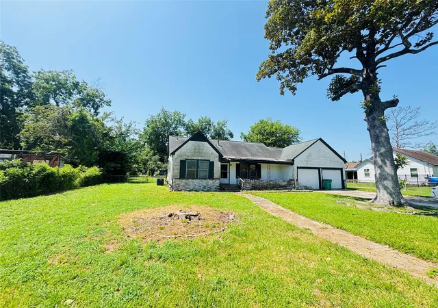Photo 1 of Single family home for sale at 304 North St, Baytown, TX 77520 | MLS# 55646489 | Listing updated on 2026-08-17