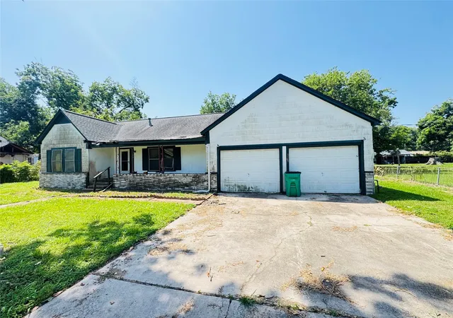 Photo 2 of Single family home for sale at 304 North St, Baytown, TX 77520 | MLS# 55646489 | Listing updated on 2026-08-17