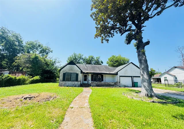 Photo 3 of Single family home for sale at 304 North St, Baytown, TX 77520 | MLS# 55646489 | Listing updated on 2026-08-17