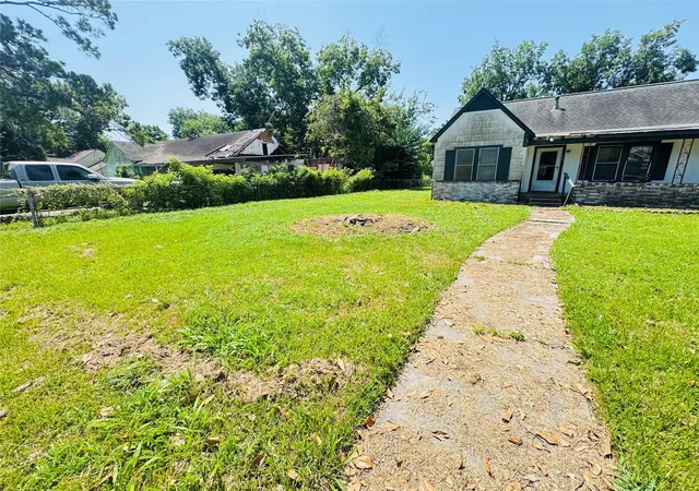 Photo 4 of Single family home for sale at 304 North St, Baytown, TX 77520 | MLS# 55646489 | Listing updated on 2026-08-17