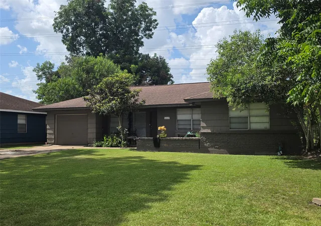 2nd image of 10319 Lafferty Oaks St, Houston, TX 77013 | MLS# 38978349