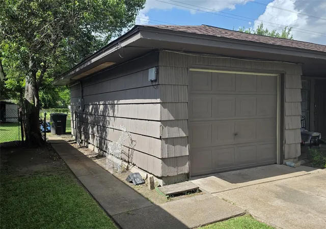 3rd image of 10319 Lafferty Oaks St, Houston, TX 77013 | MLS# 38978349