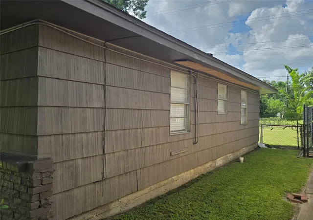 4th image of 10319 Lafferty Oaks St, Houston, TX 77013 | MLS# 38978349