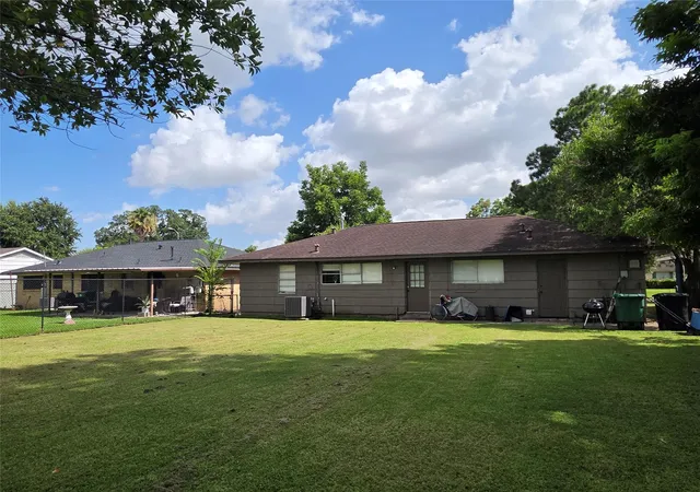 5th image of 10319 Lafferty Oaks St, Houston, TX 77013 | MLS# 38978349