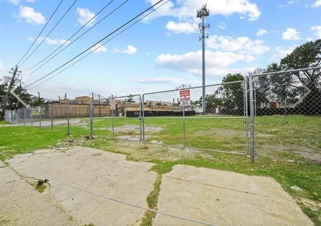 Photo 1 of Land for sale at 5723 Lost Forest Dr, Houston, TX 77092 | MLS# 38399087 | Listing updated on 2026-08-11